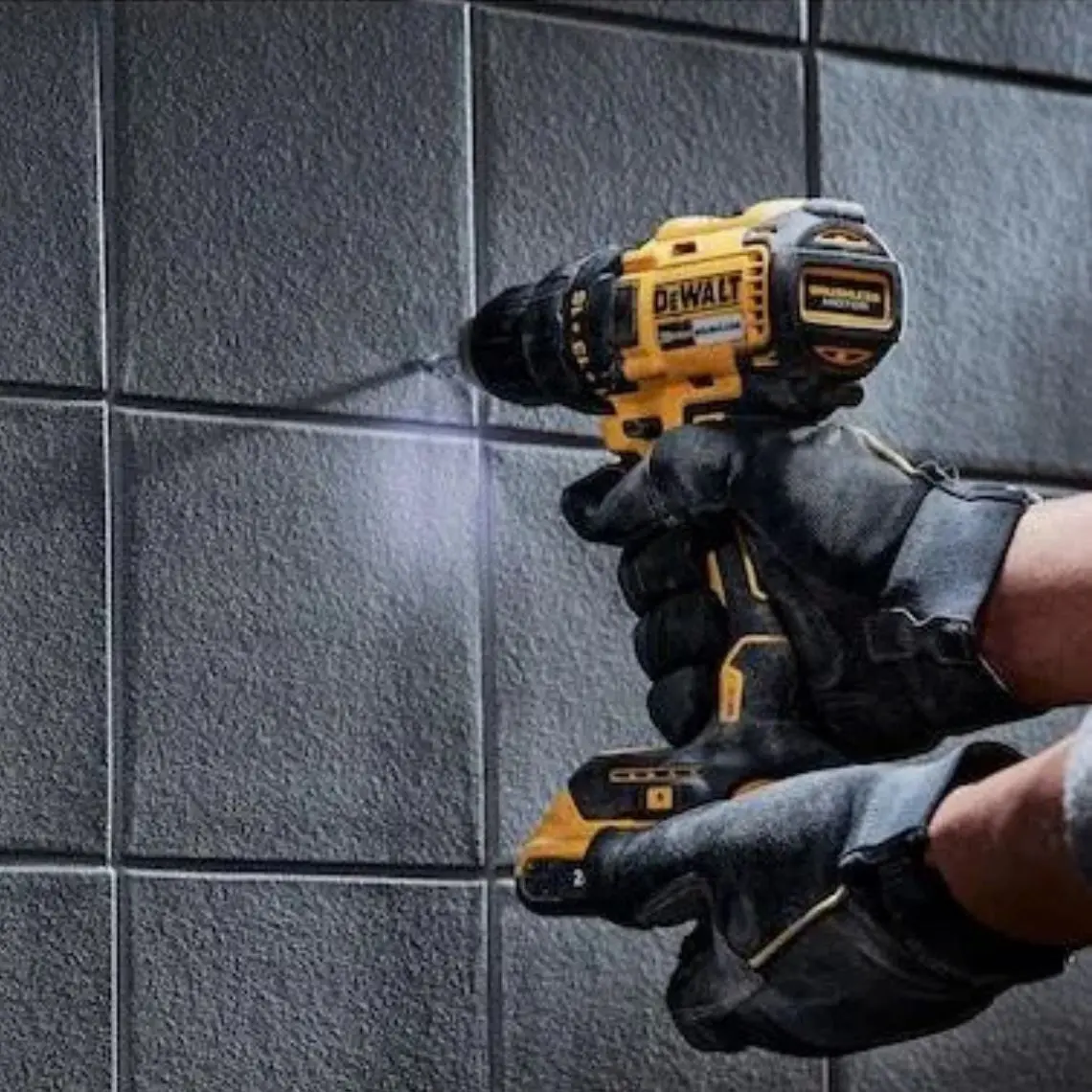 4. DeWalt DCD7781B (A Força da Categoria)